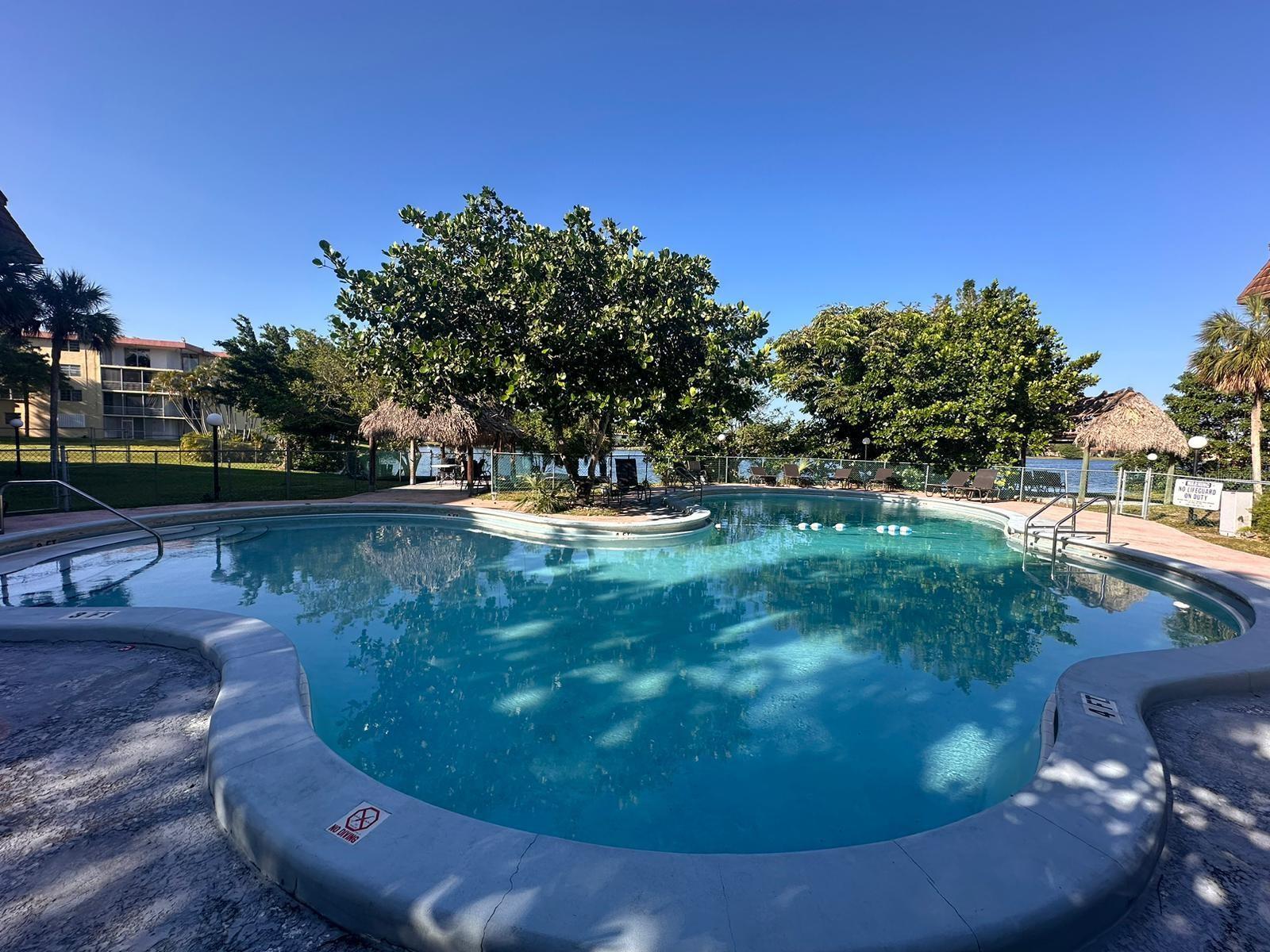 661 195th Unit 402, Miami, FL 33179