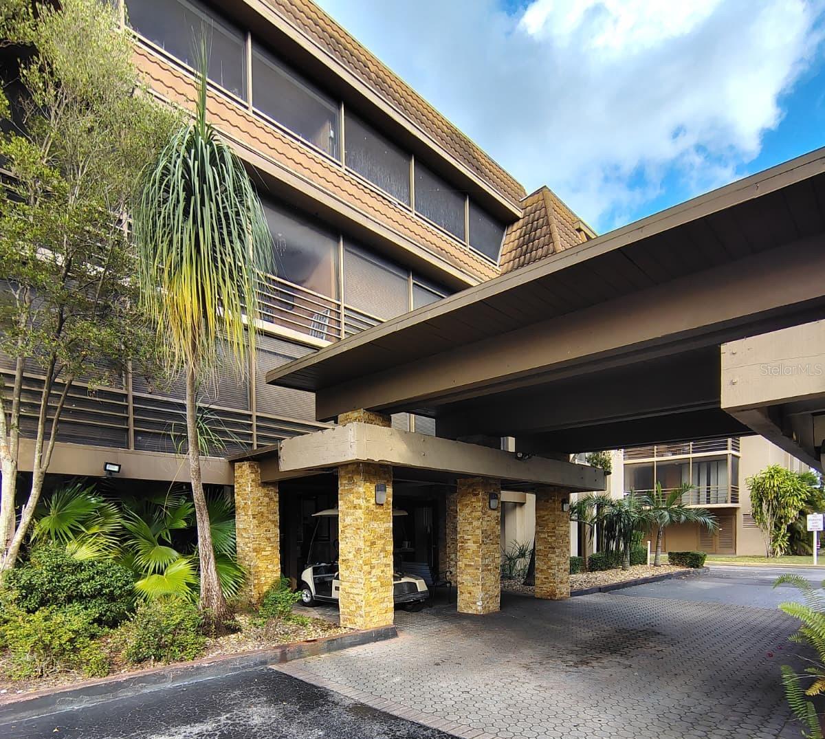 661 195th Unit 402, Miami, FL 33179