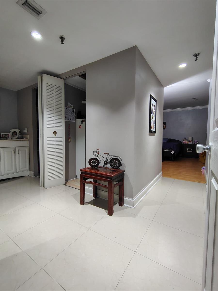 661 195th Unit 402, Miami, FL 33179