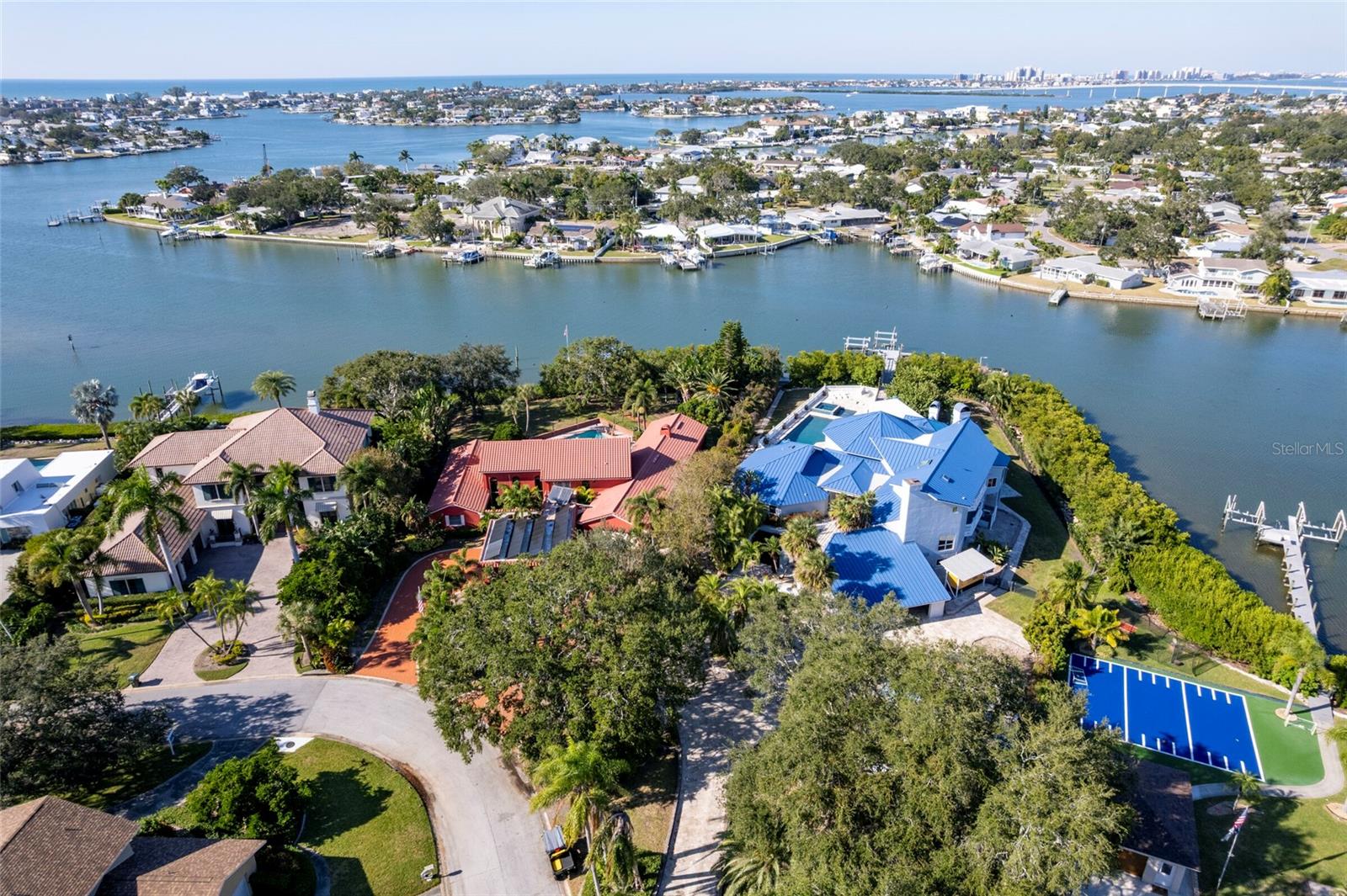 2268 Kings Point, Largo, FL 33774