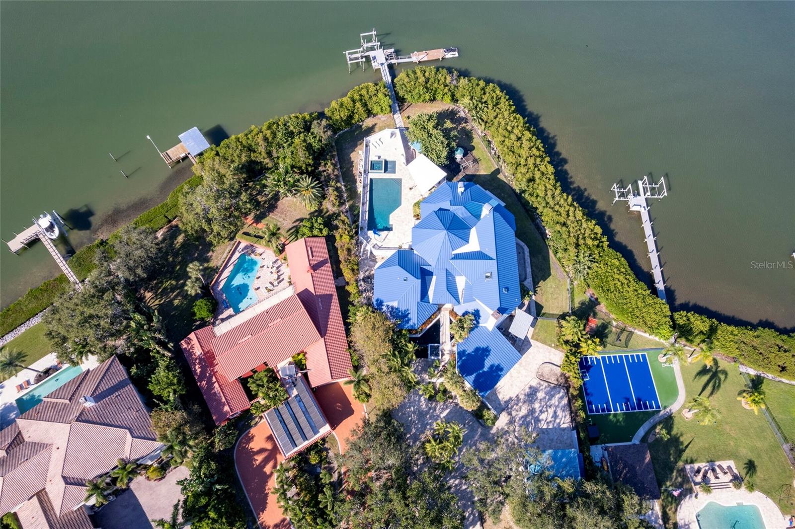 2268 Kings Point, Largo, FL 33774