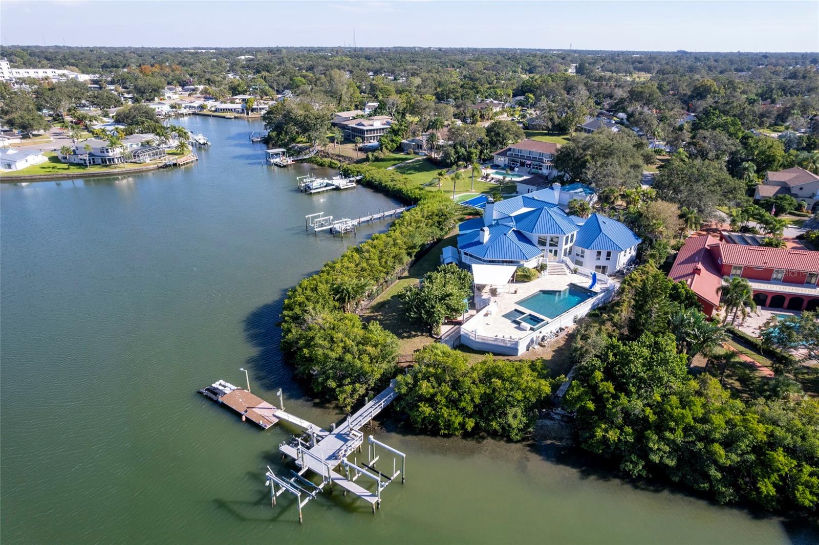 2268 Kings Point, Largo, FL 33774