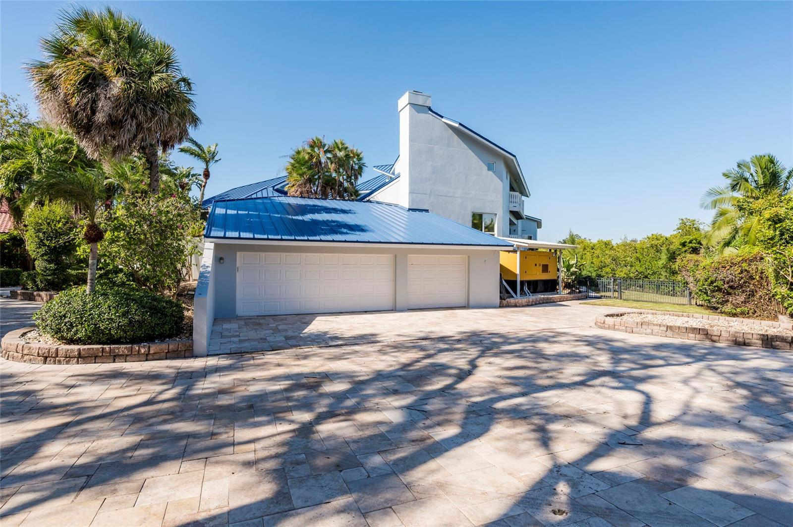2268 Kings Point, Largo, FL 33774
