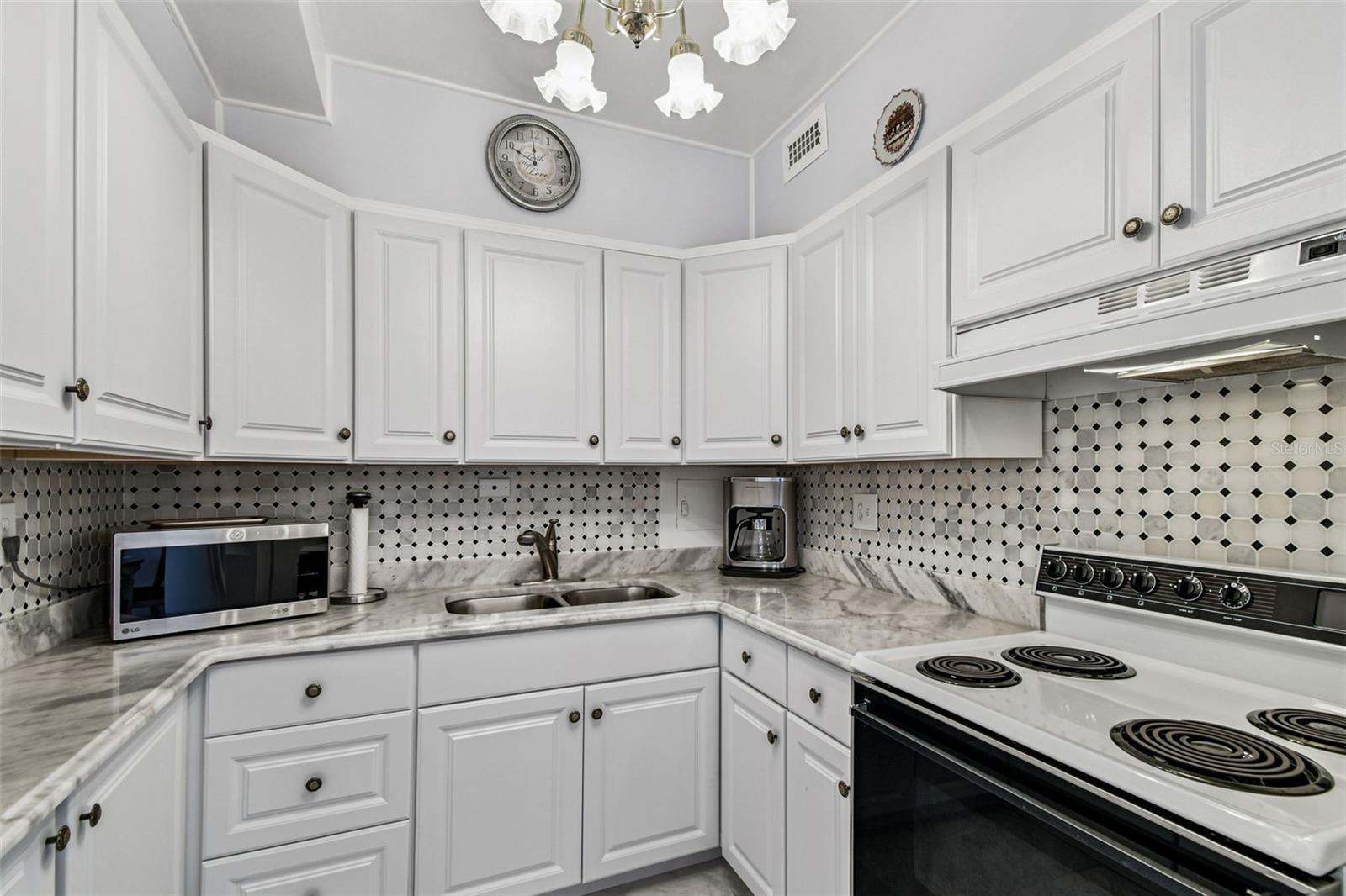 31 Island Unit 609, Clearwater Beach, FL 33767