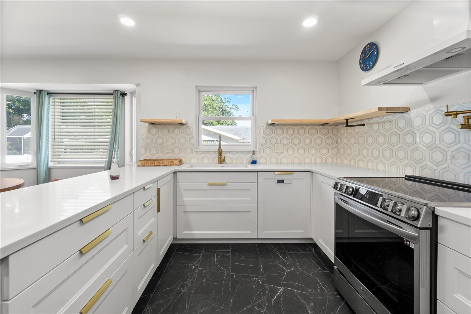 565 Sandy Hook, Palm Harbor, FL 34683