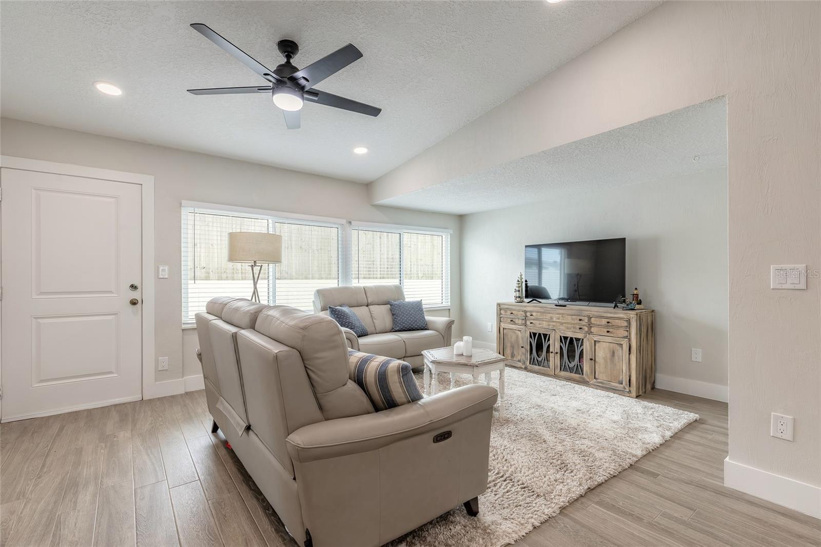 8 Robben, Daytona Beach, FL 32118