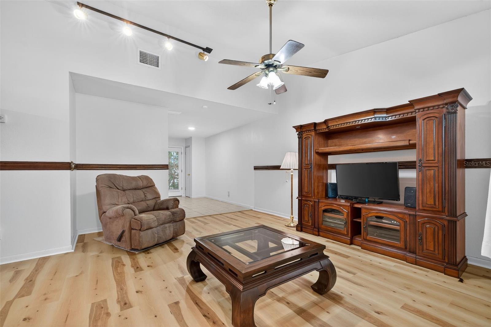 7016 2nd, St Petersburg, FL 33702