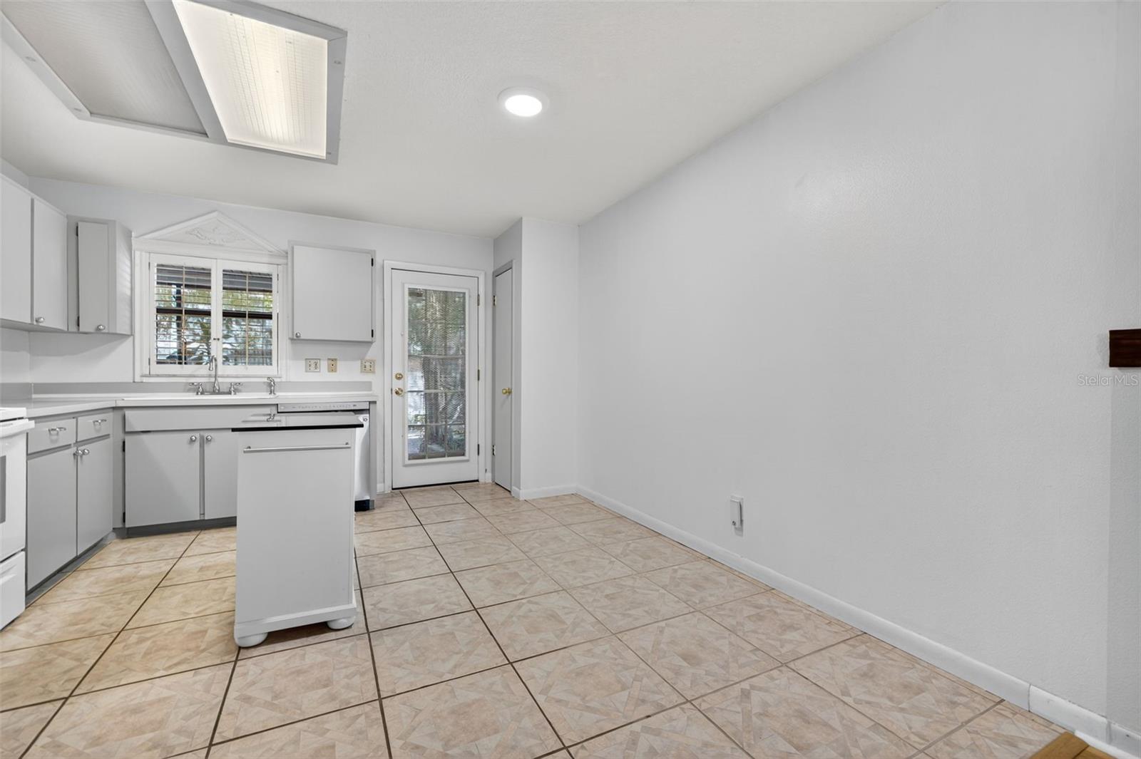 7016 2nd, St Petersburg, FL 33702