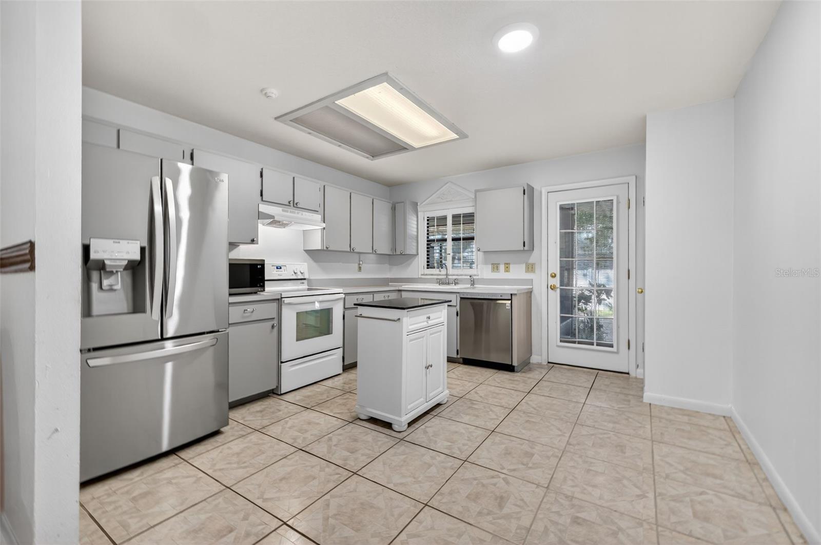 7016 2nd, St Petersburg, FL 33702