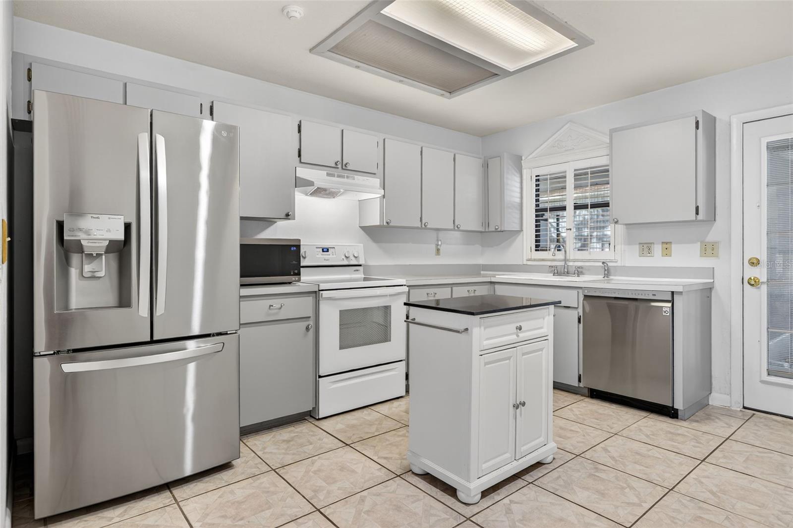 7016 2nd, St Petersburg, FL 33702