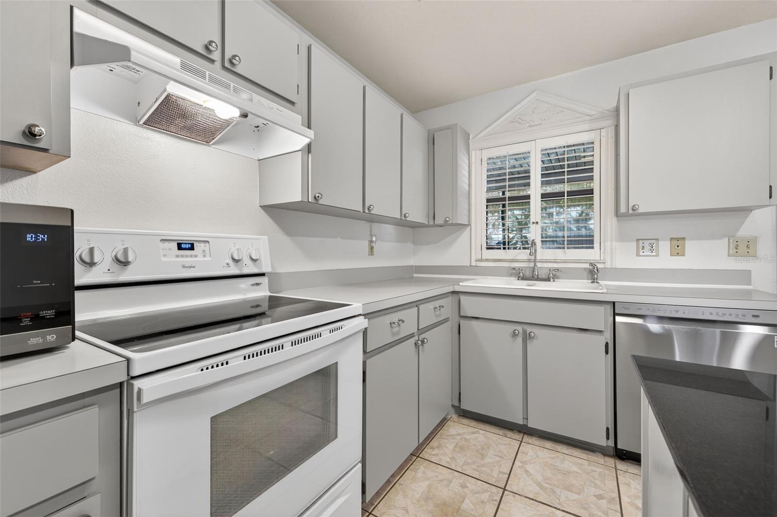 7016 2nd, St Petersburg, FL 33702