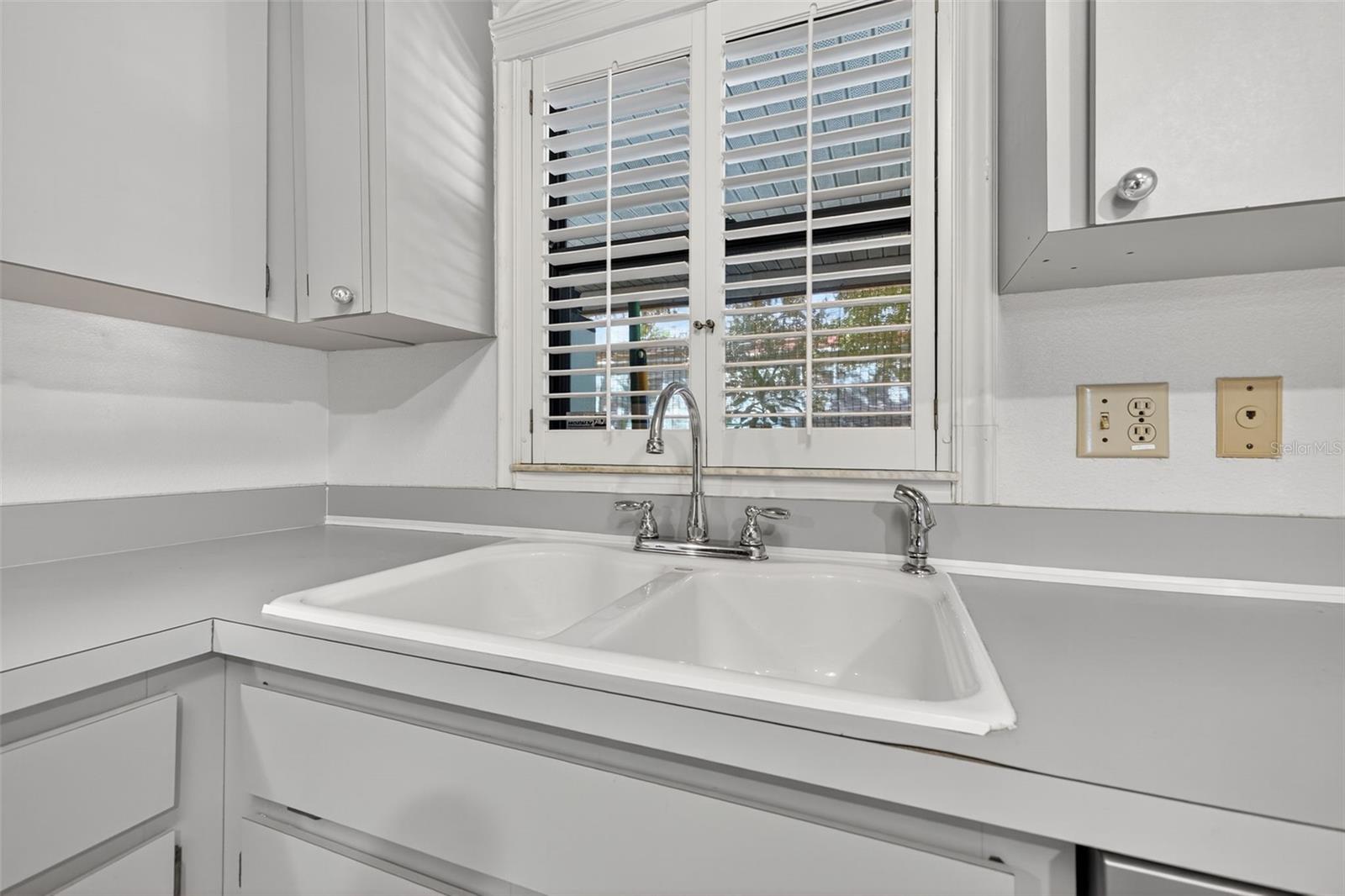 7016 2nd, St Petersburg, FL 33702
