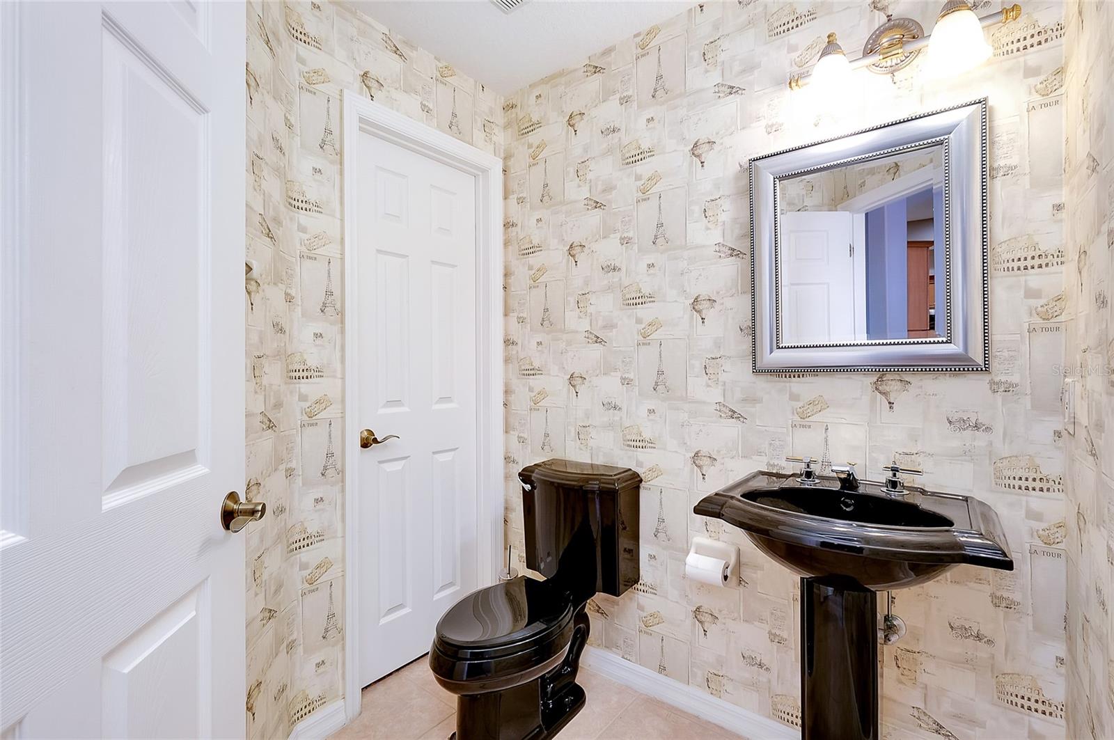 3975 Square East Unit 9, Sarasota, FL 34238