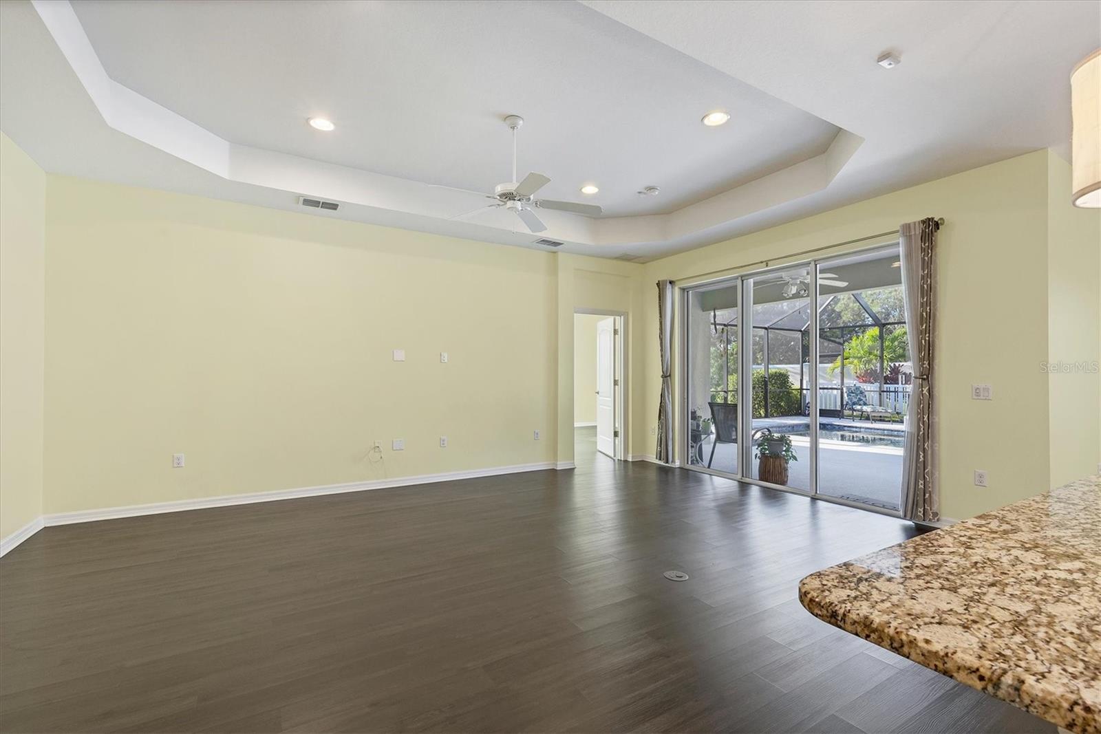 7040 White Willow, Sarasota, FL 34243