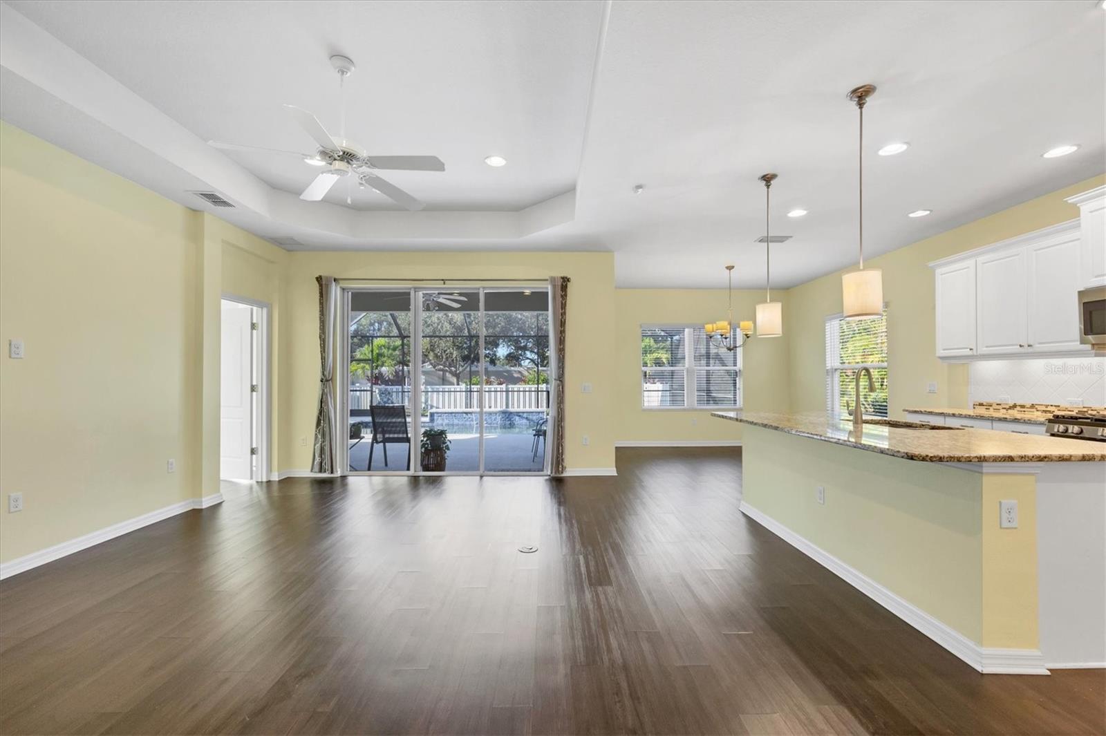 7040 White Willow, Sarasota, FL 34243