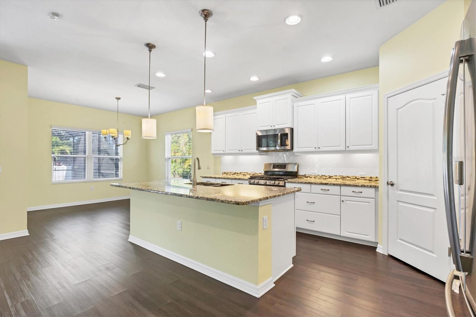 7040 White Willow, Sarasota, FL 34243