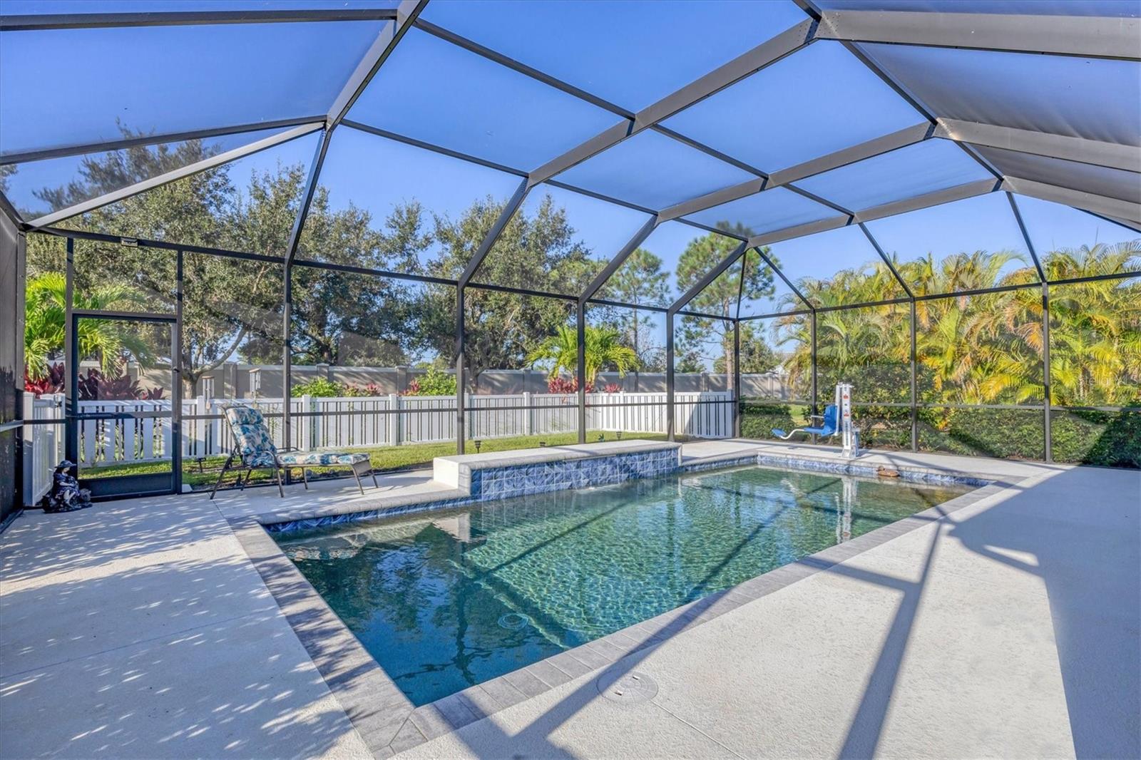7040 White Willow, Sarasota, FL 34243