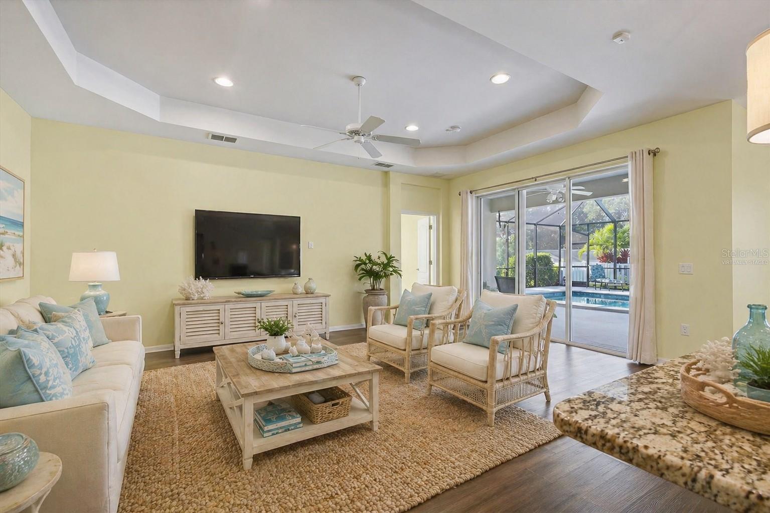 7040 White Willow, Sarasota, FL 34243