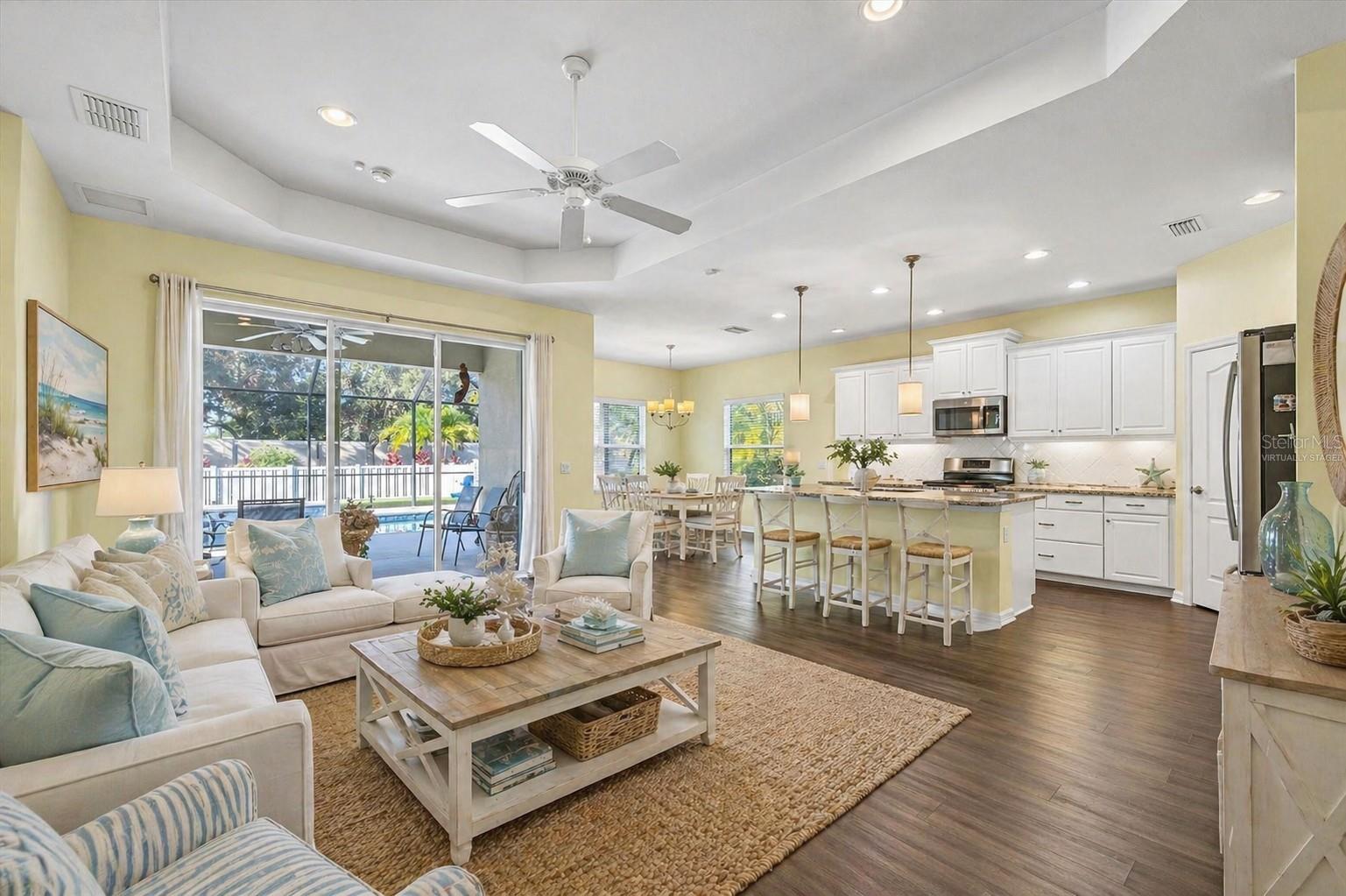 7040 White Willow, Sarasota, FL 34243