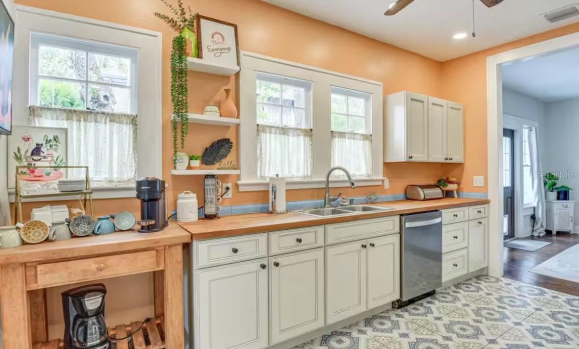 618 19th, Bradenton, FL 34205