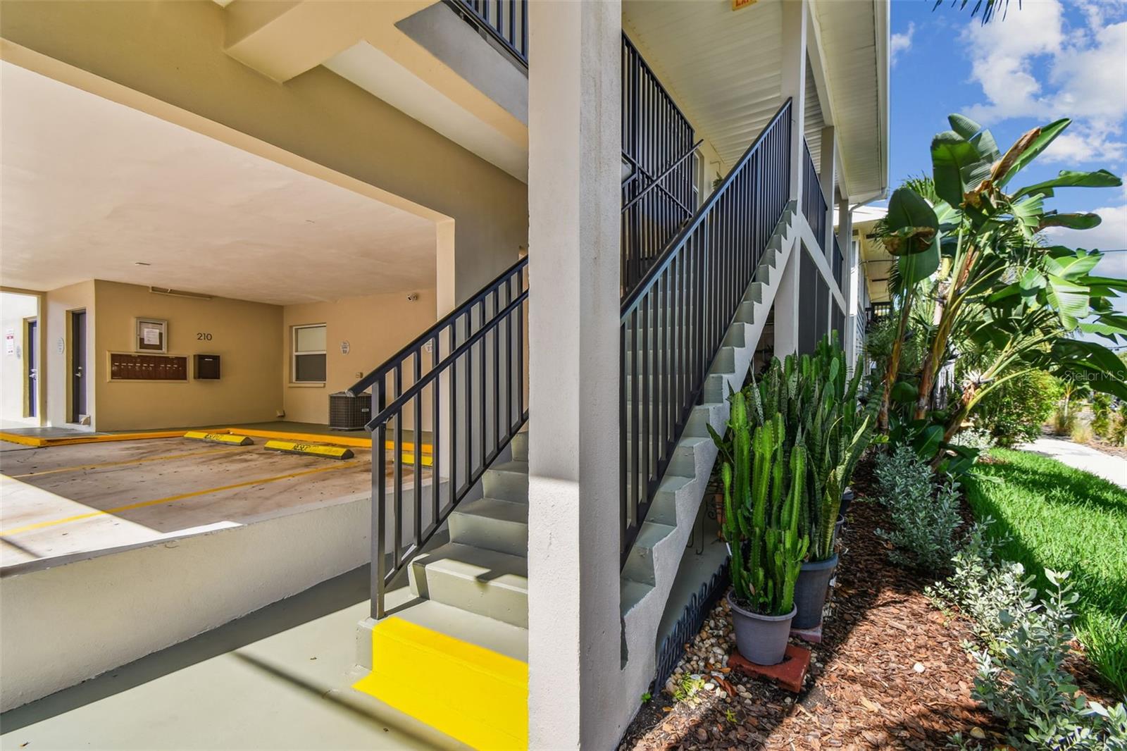 210 6th Unit 9, St Petersburg, FL 33701