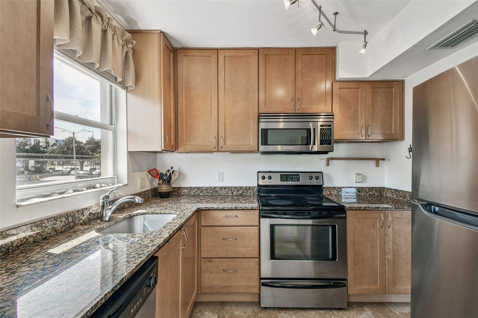 210 6th Unit 9, St Petersburg, FL 33701
