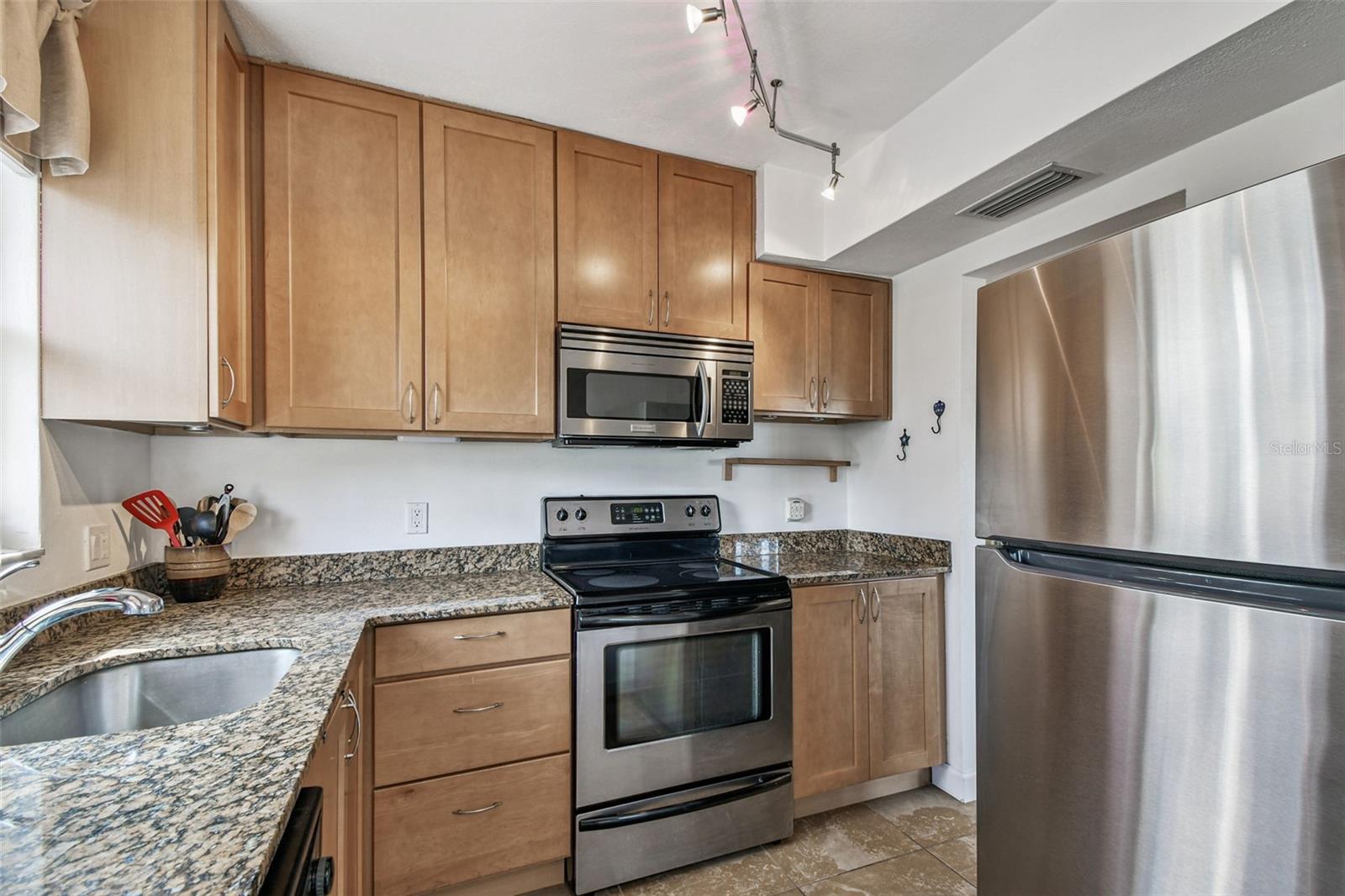 210 6th Unit 9, St Petersburg, FL 33701