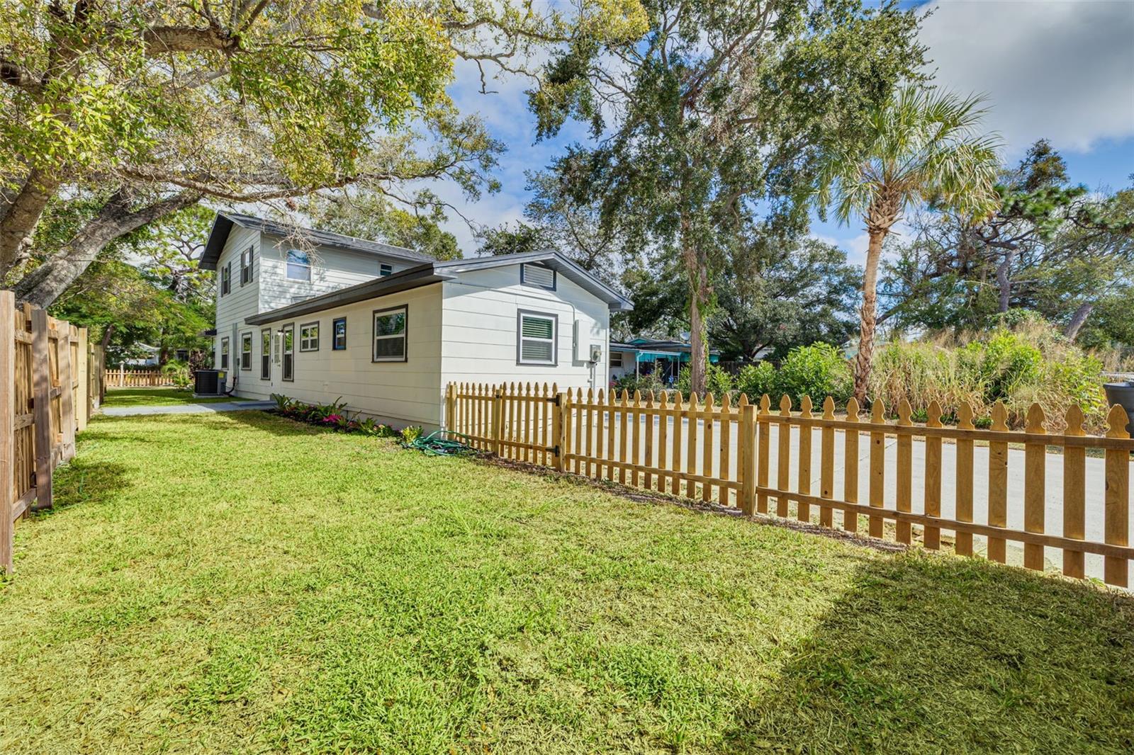 4954 2nd, St Petersburg, FL 33710