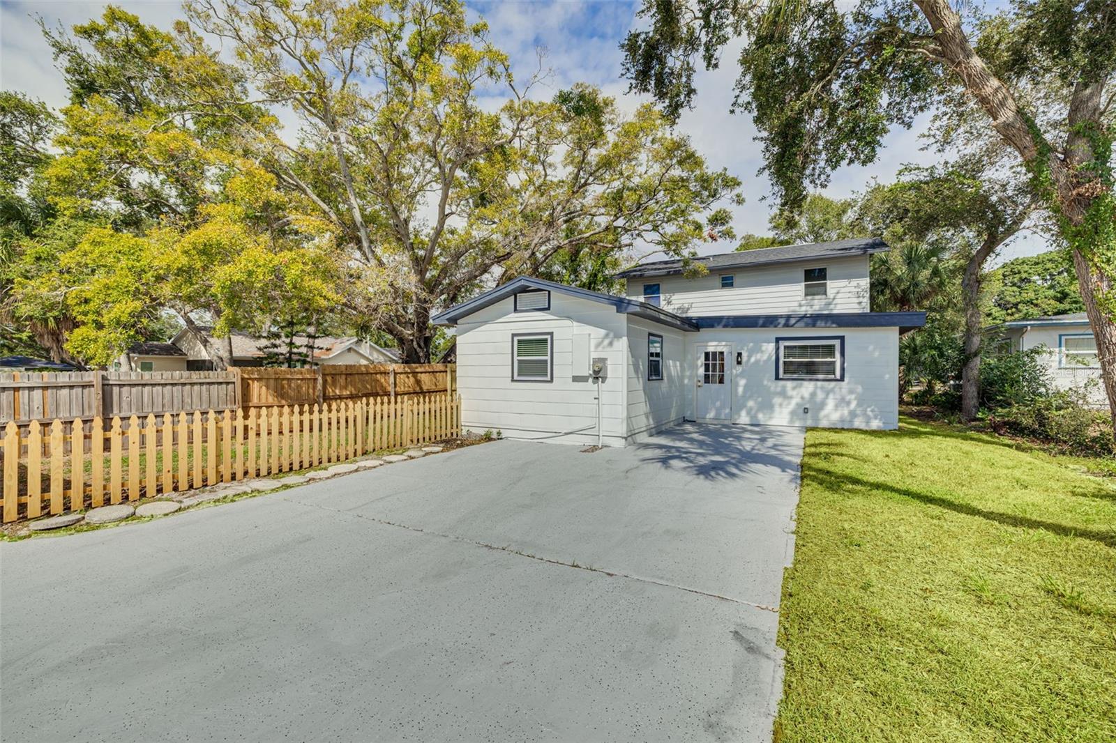 4954 2nd, St Petersburg, FL 33710