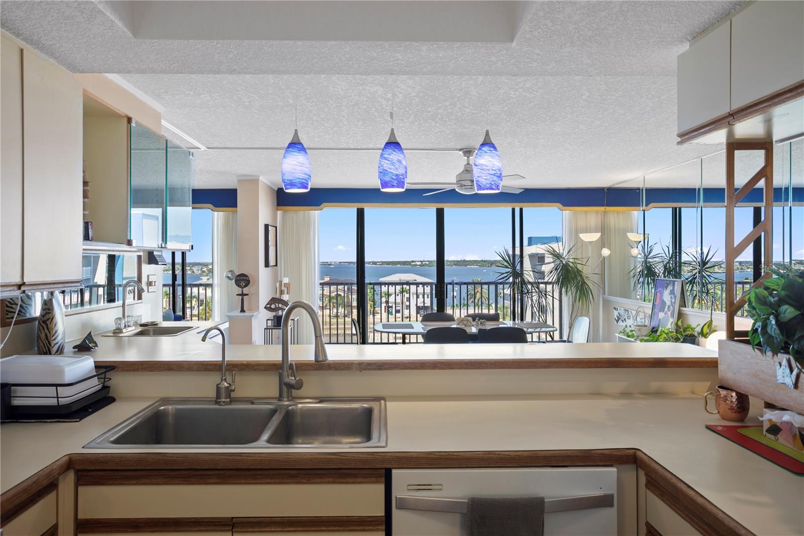450 Treasure Island Unit 702, Treasure Island, FL 33706