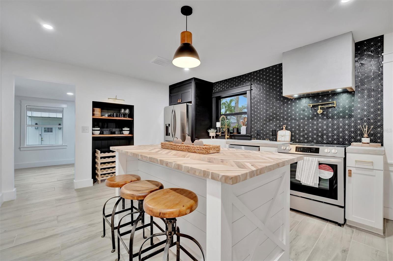 2713 4th, Bradenton, FL 34205