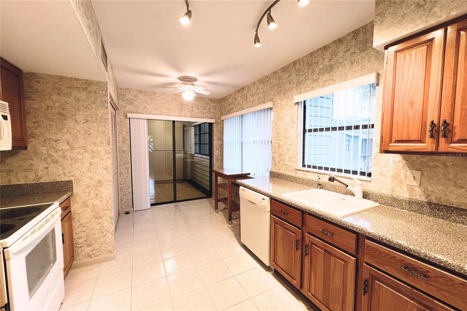 10606 Longwood Unit 203b, Seminole, FL 33777