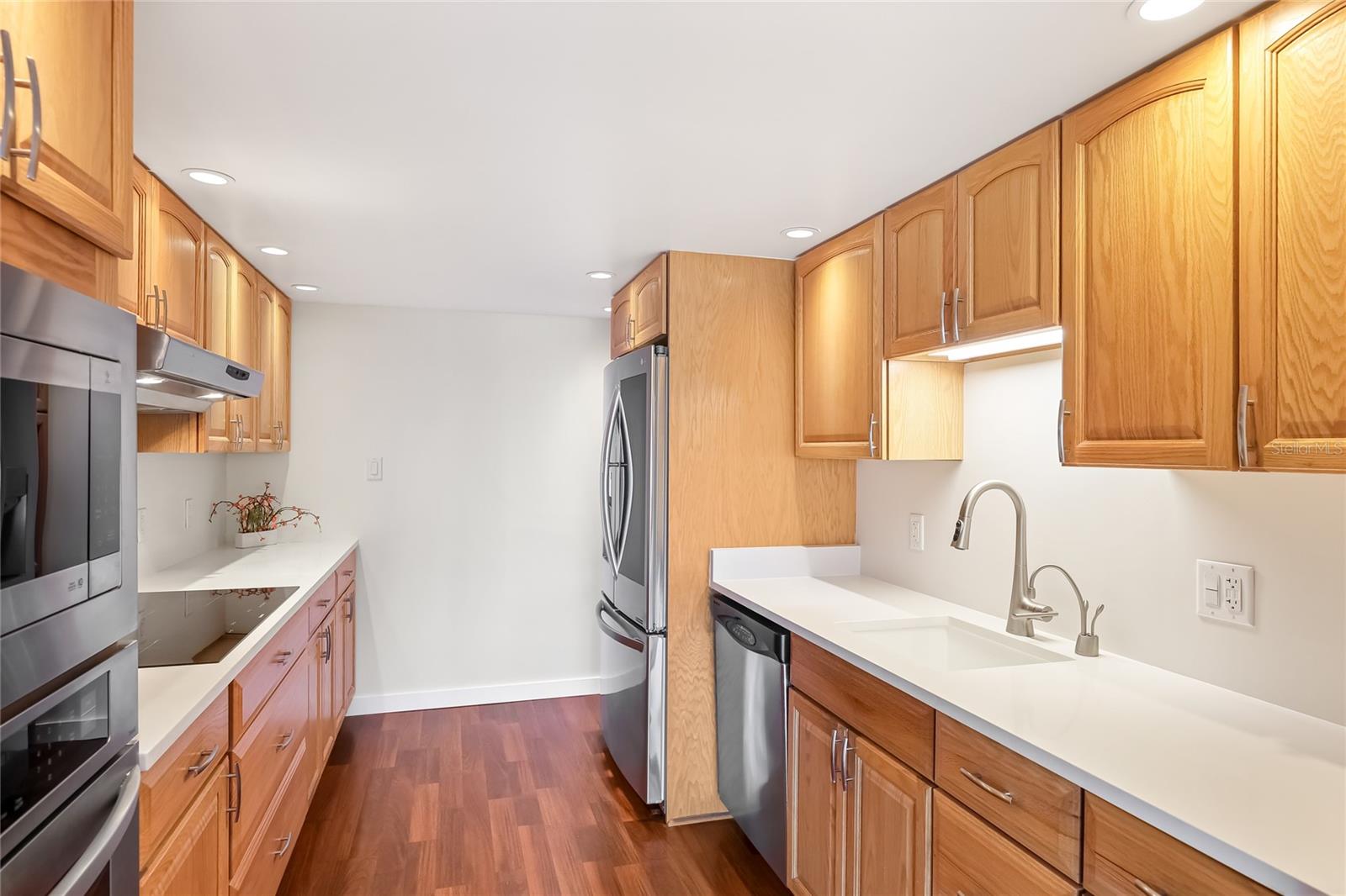 435 Gulfstream Unit 1004, Sarasota, FL 34236