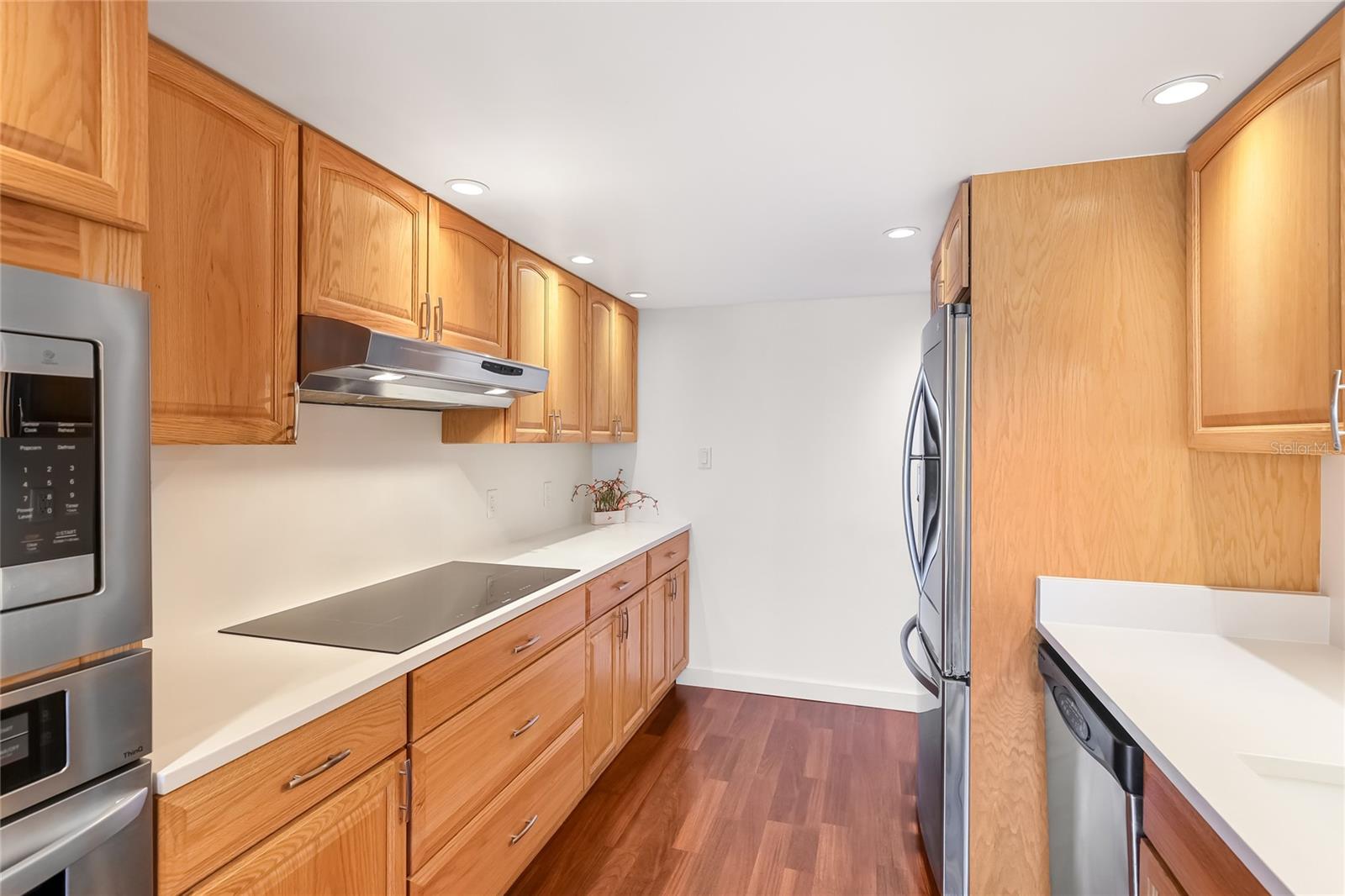 435 Gulfstream Unit 1004, Sarasota, FL 34236