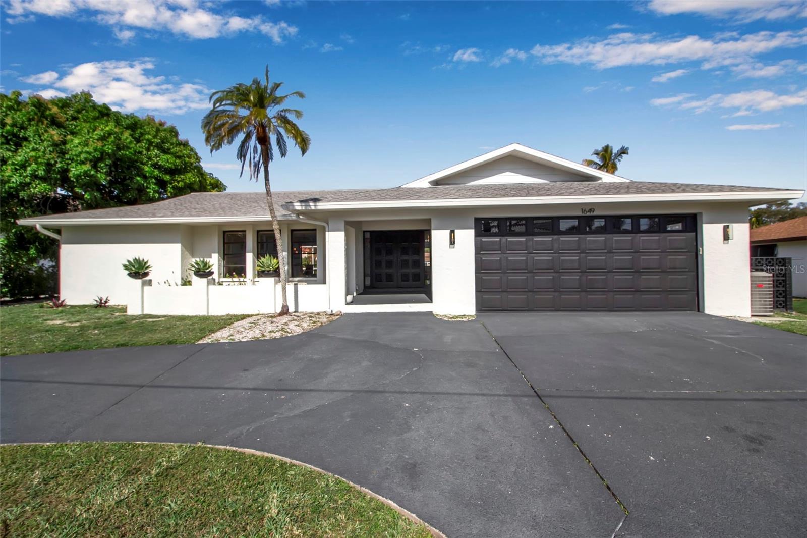 1649 Stanford, Sarasota, FL 34231