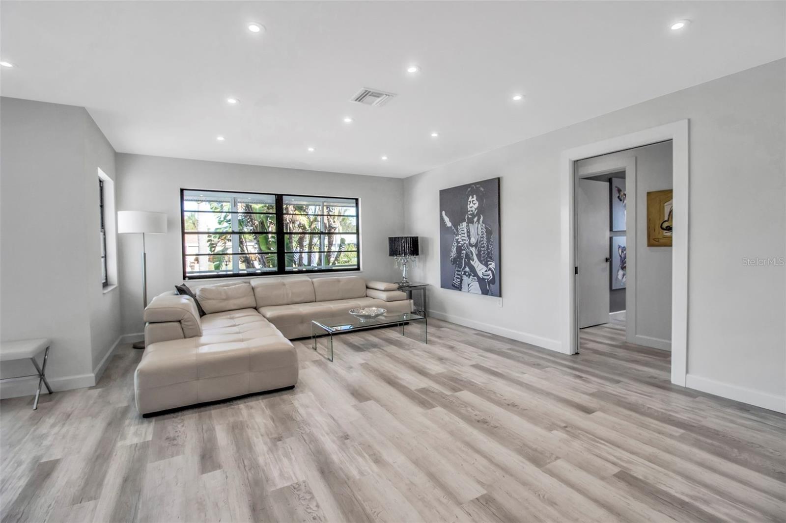 1649 Stanford, Sarasota, FL 34231