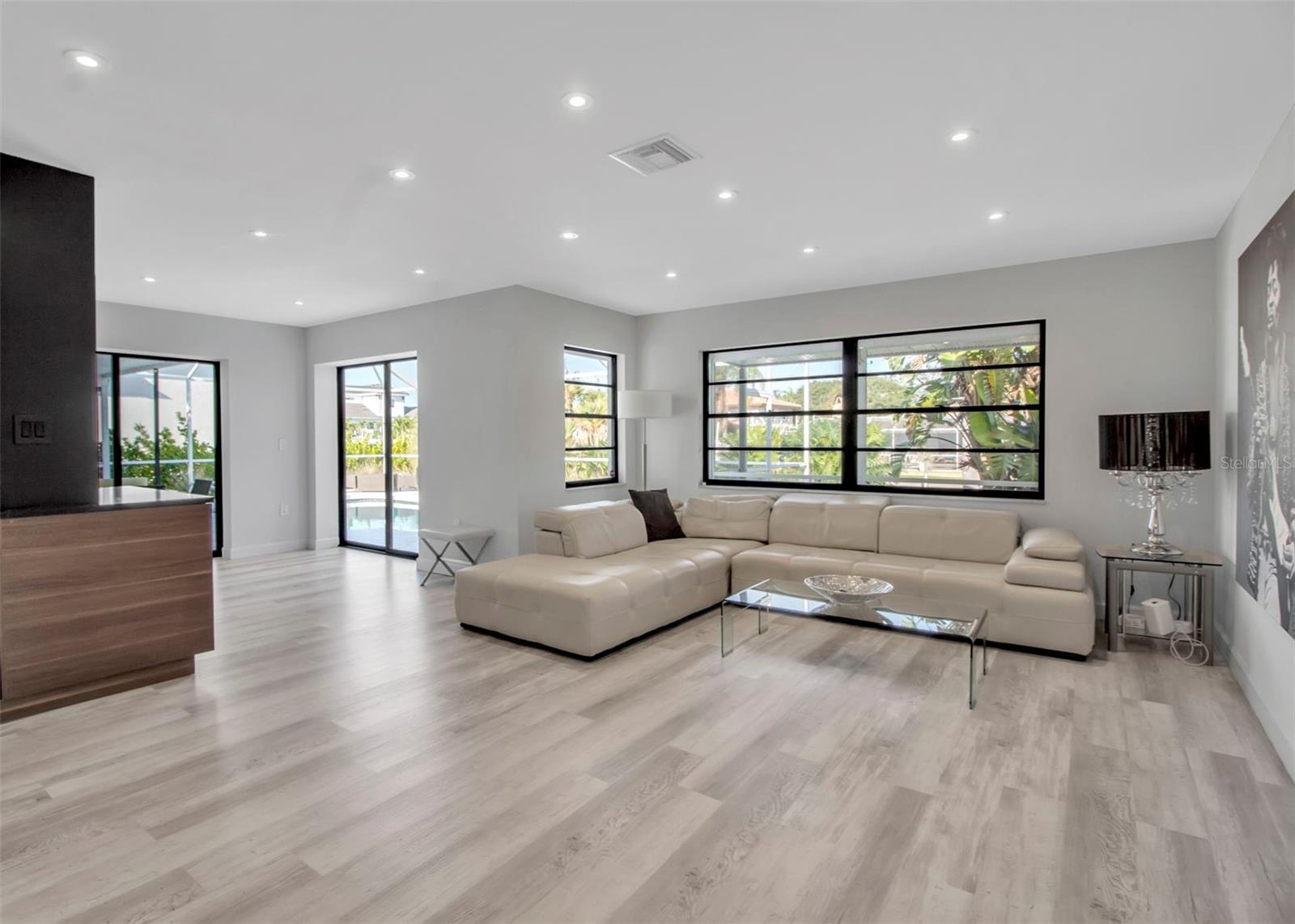 1649 Stanford, Sarasota, FL 34231