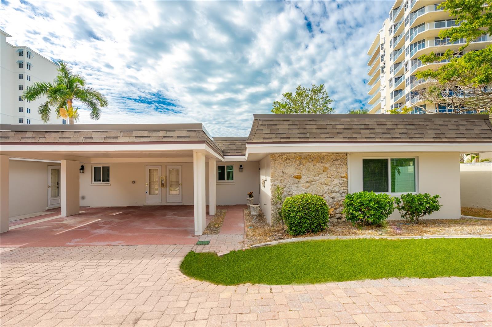 1900 Benjamin Franklin Unit V12, Sarasota, FL 34236