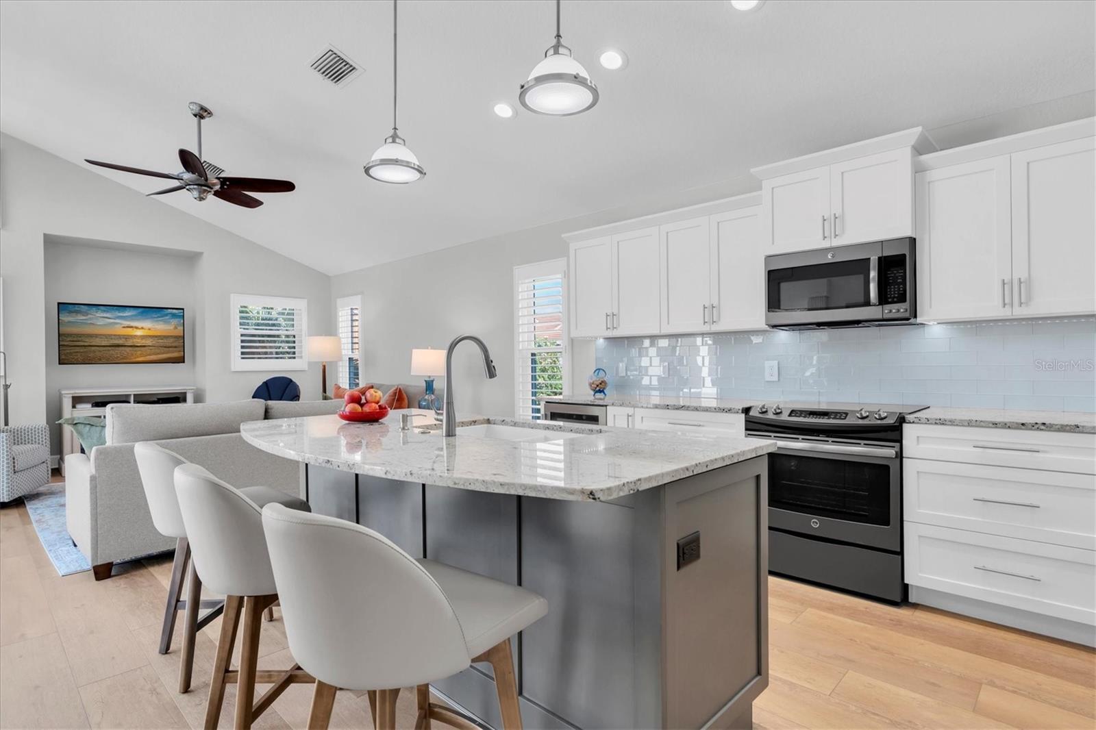 18 Jefferson, St Petersburg, FL 33711