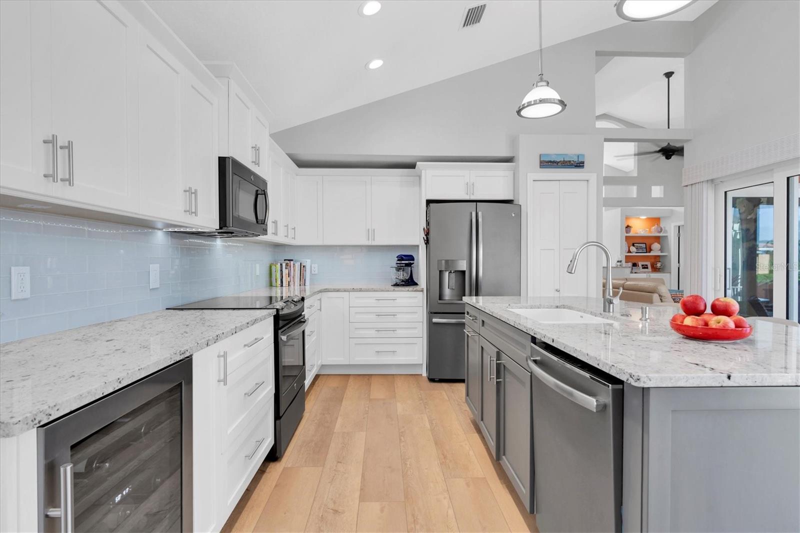 18 Jefferson, St Petersburg, FL 33711
