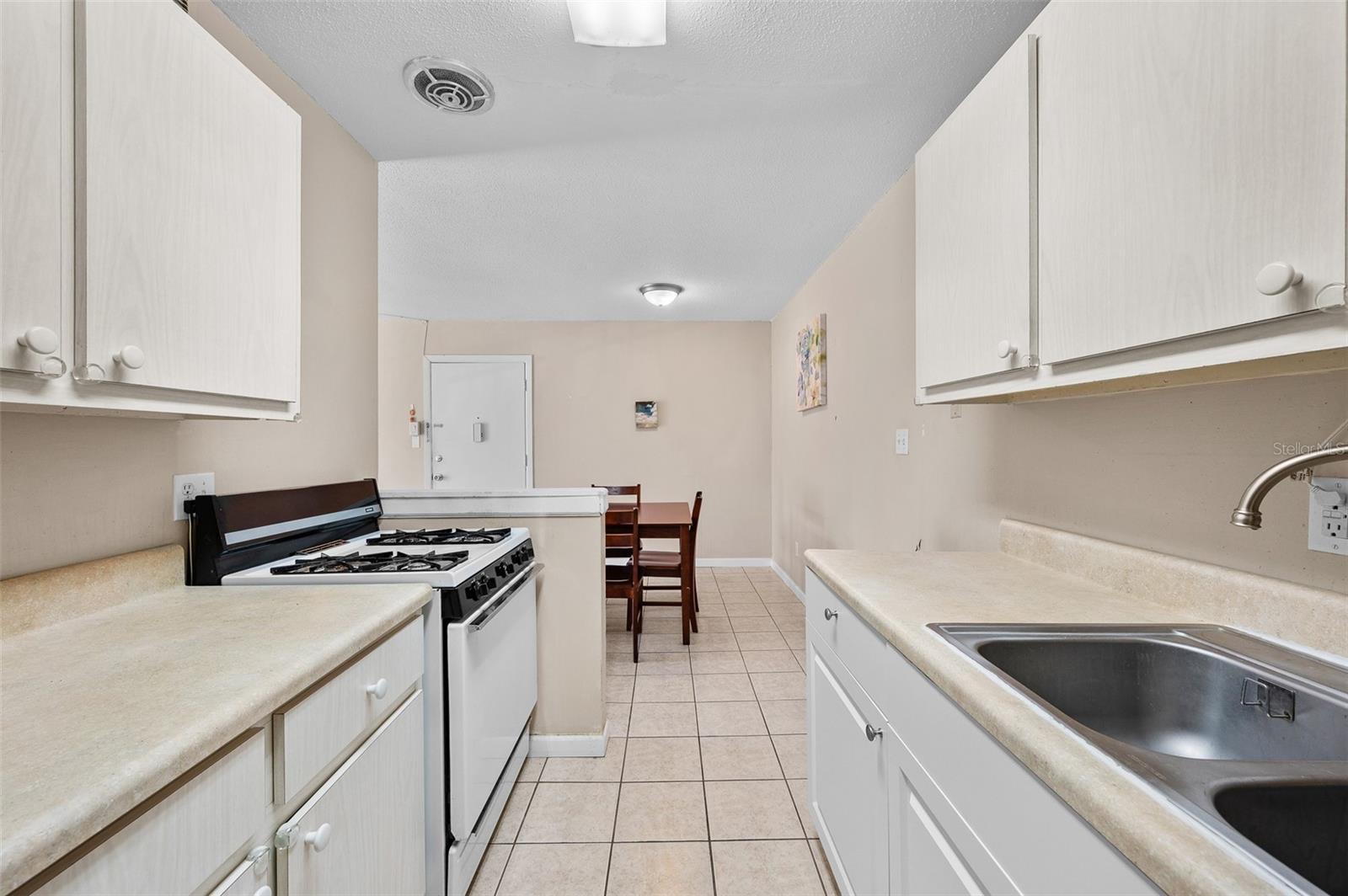 1700 16th Unit D24, Gainesville, FL 32608