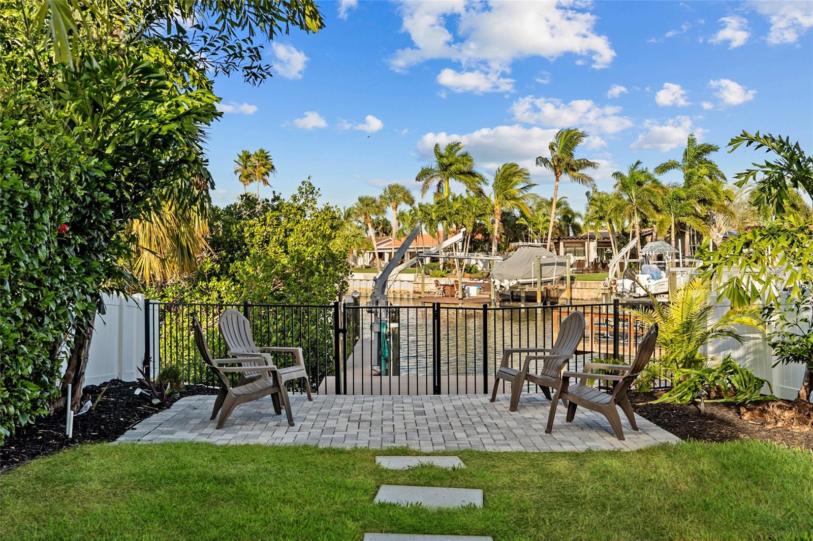4592 40th, St Petersburg, FL 33711