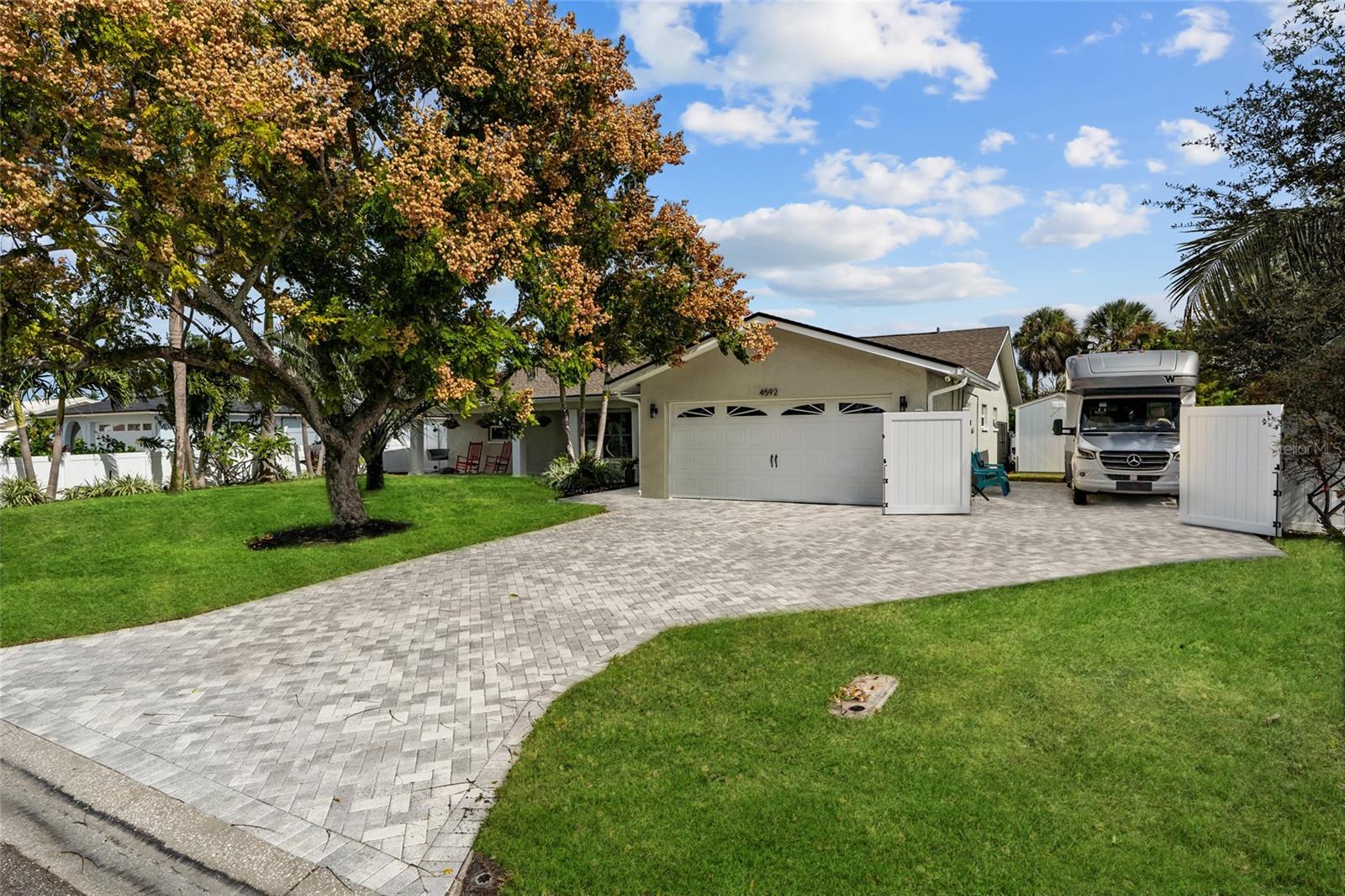 4592 40th, St Petersburg, FL 33711