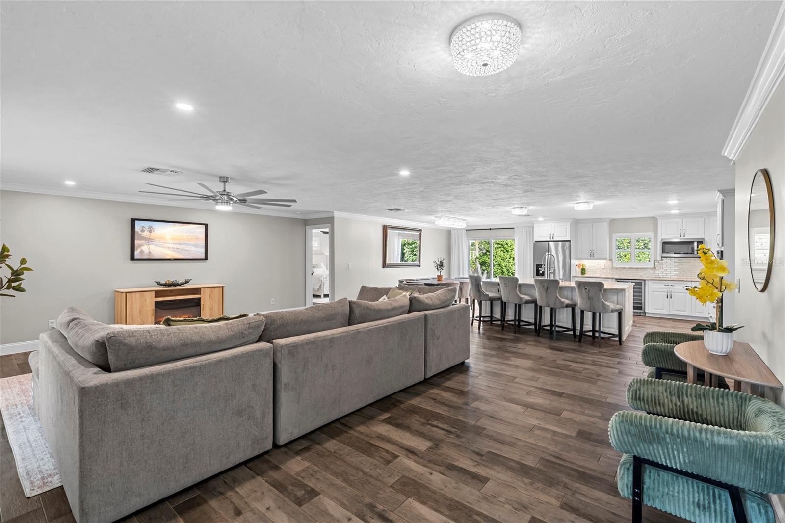 4592 40th, St Petersburg, FL 33711