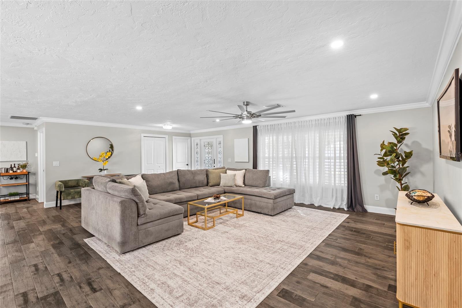 4592 40th, St Petersburg, FL 33711