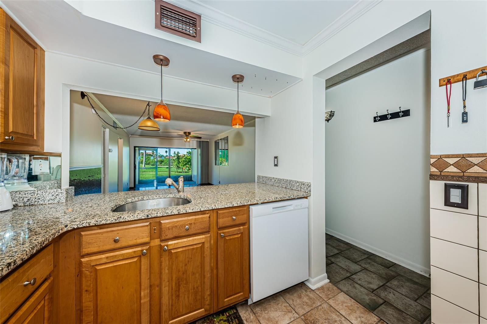 6269 Palma del Mar Unit 105, St Petersburg, FL 33715