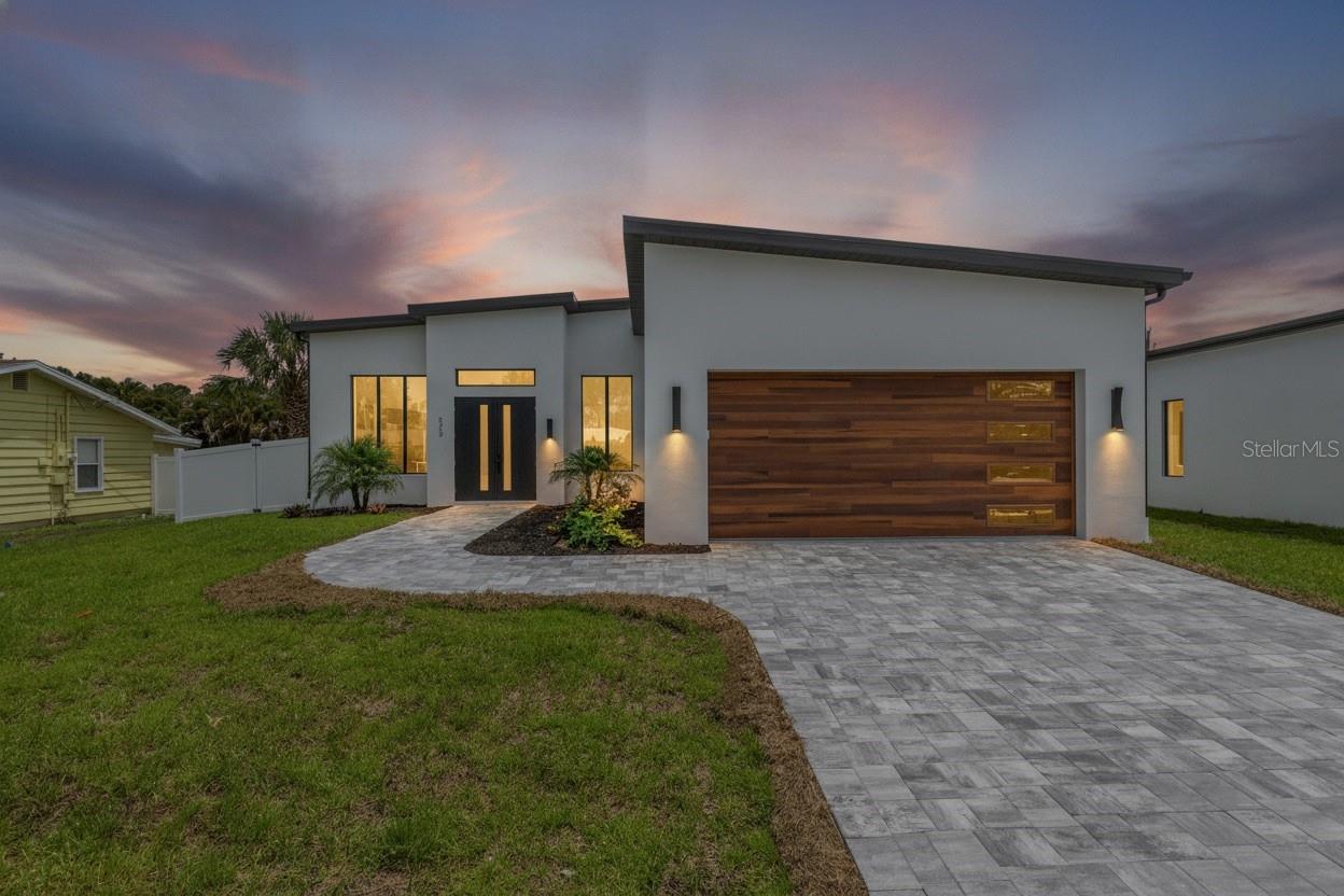 2069 Hibiscus, Sarasota, FL 34239