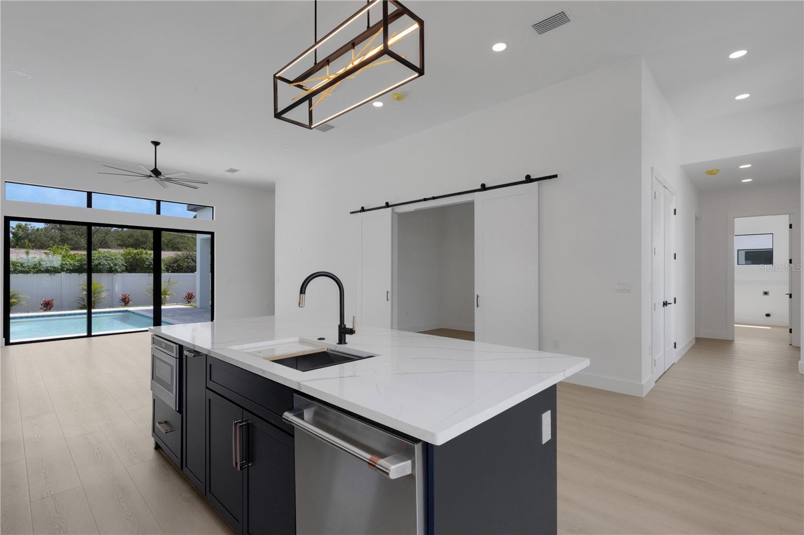 2069 Hibiscus, Sarasota, FL 34239