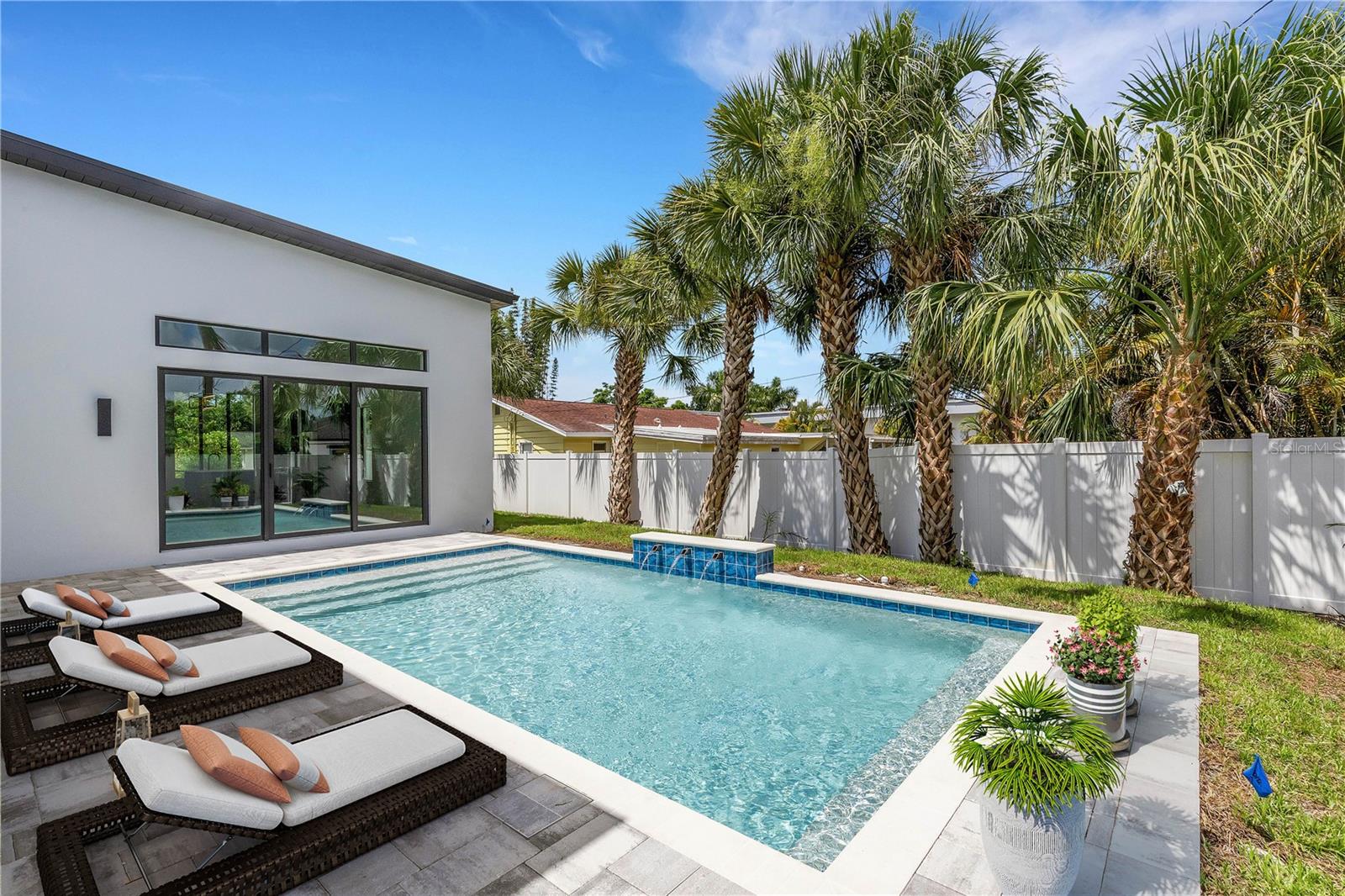 2069 Hibiscus, Sarasota, FL 34239