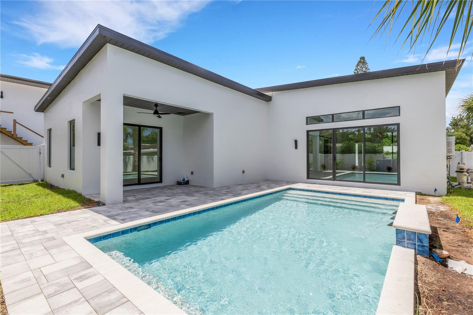 2069 Hibiscus, Sarasota, FL 34239